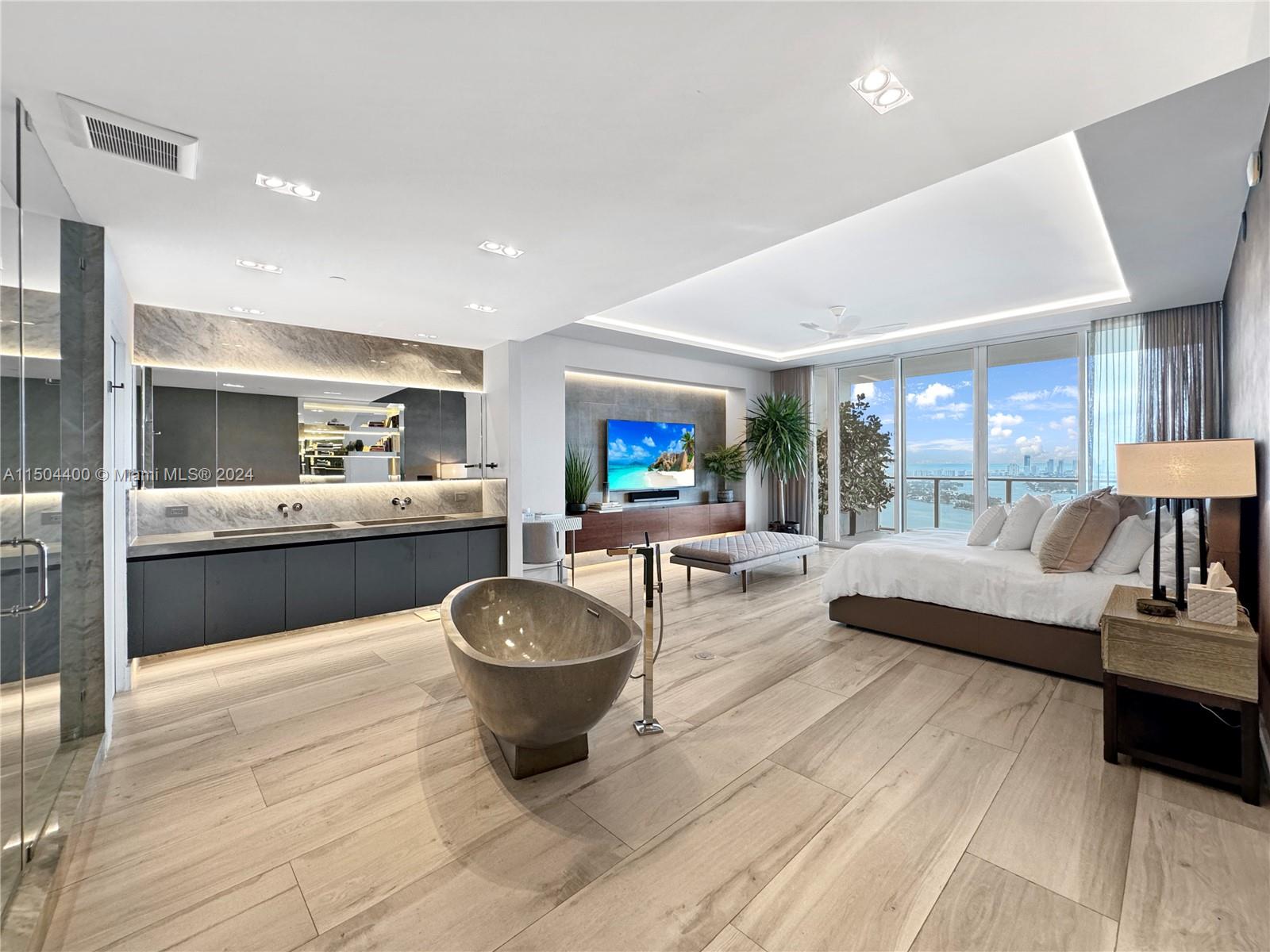 2020 N Bayshore Dr Unit: PH-4104