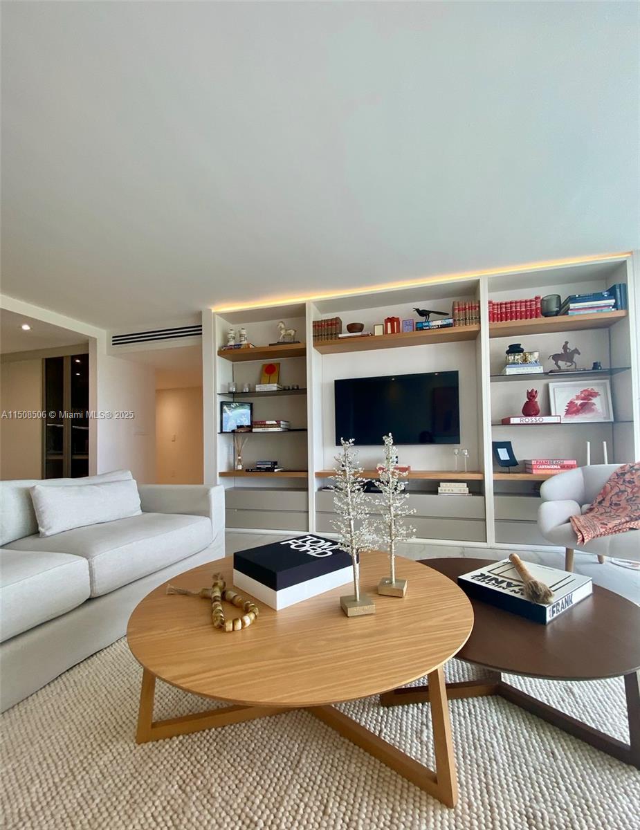 199 Ocean Lane Dr Unit: 1112