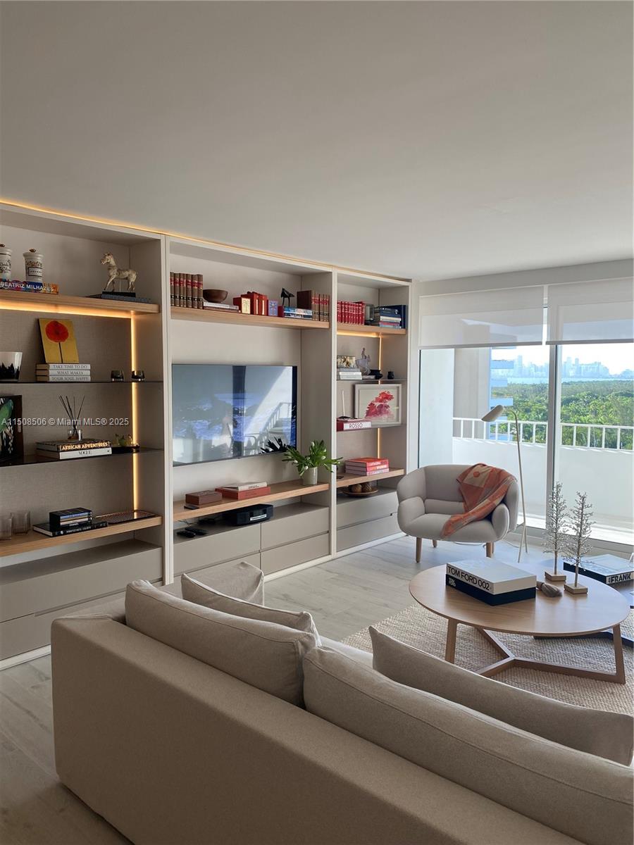 199 Ocean Lane Dr Unit: 1112