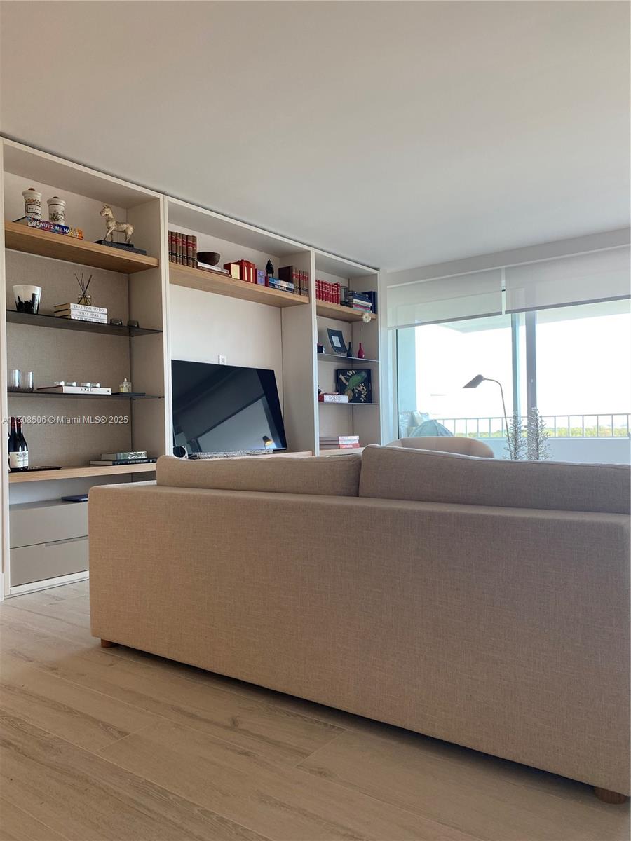 199 Ocean Lane Dr Unit: 1112