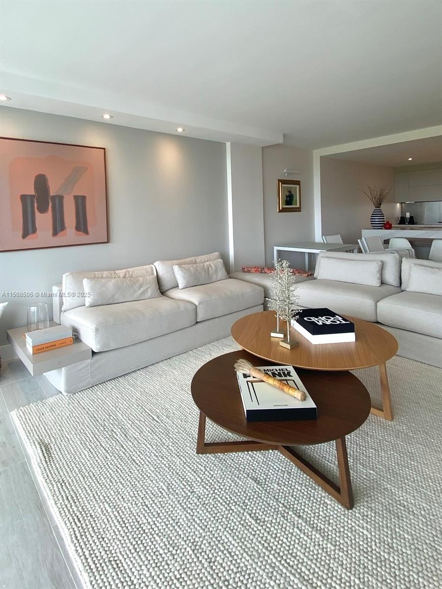 199 Ocean Lane Dr Unit: 1112