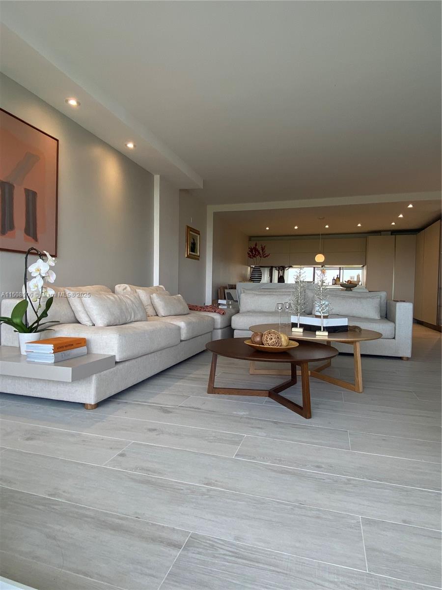 199 Ocean Lane Dr Unit: 1112