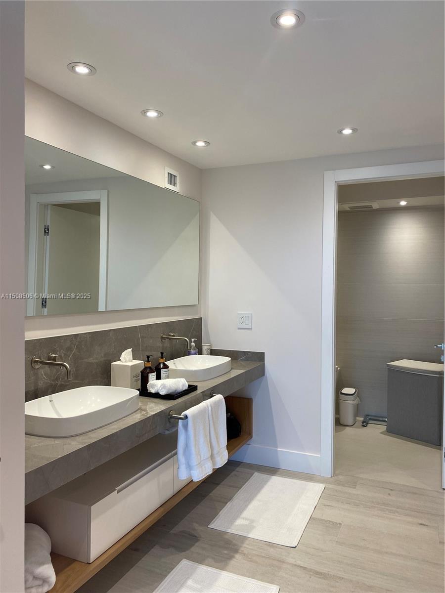 199 Ocean Lane Dr Unit: 1112