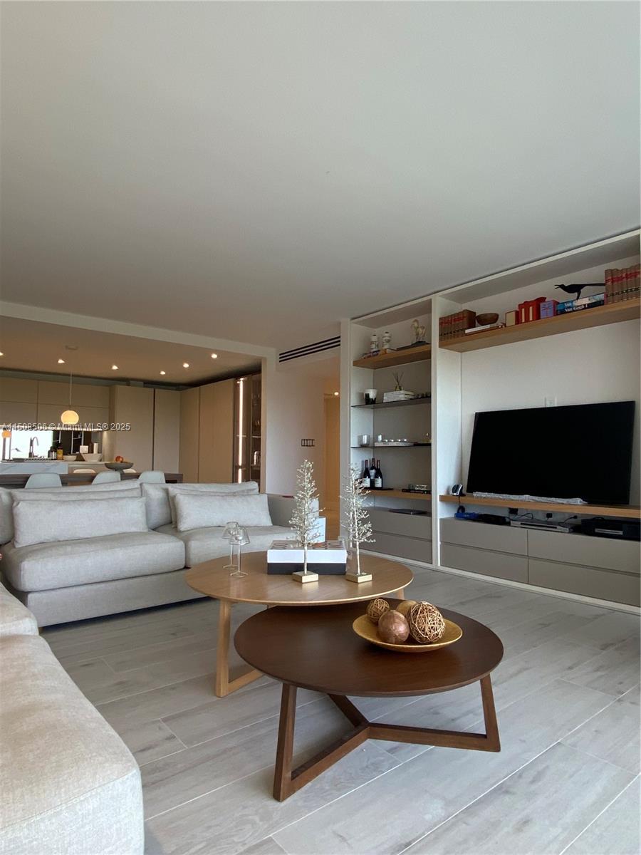 199 Ocean Lane Dr Unit: 1112