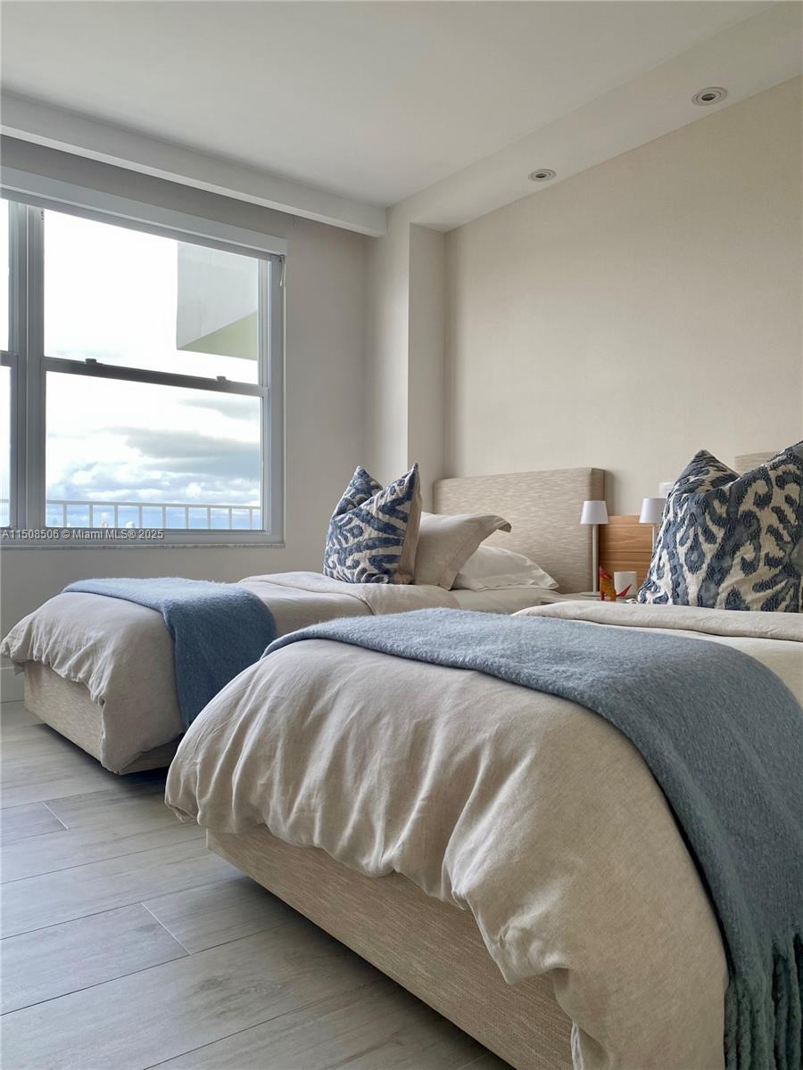 199 Ocean Lane Dr Unit: 1112
