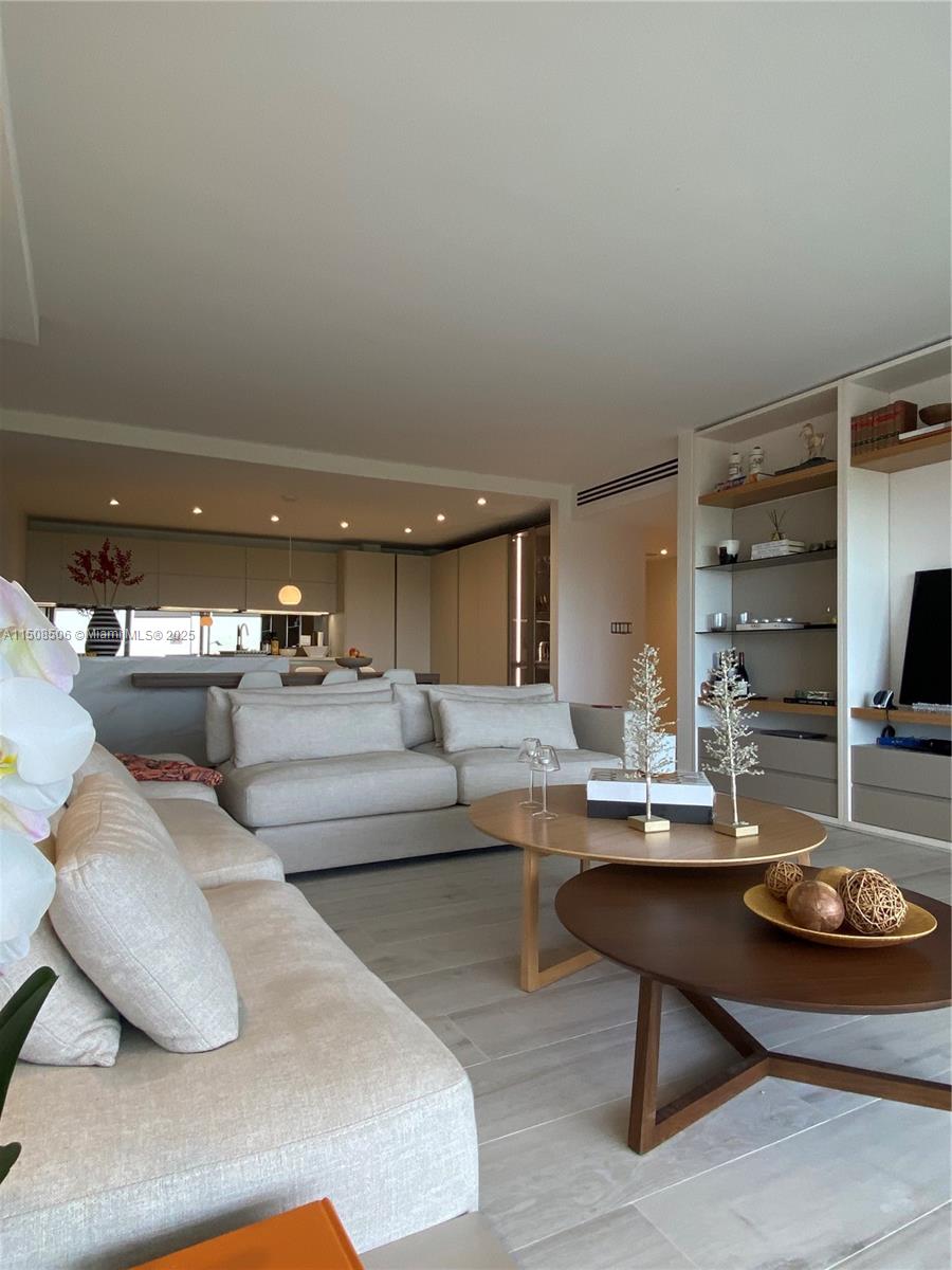 199 Ocean Lane Dr Unit: 1112