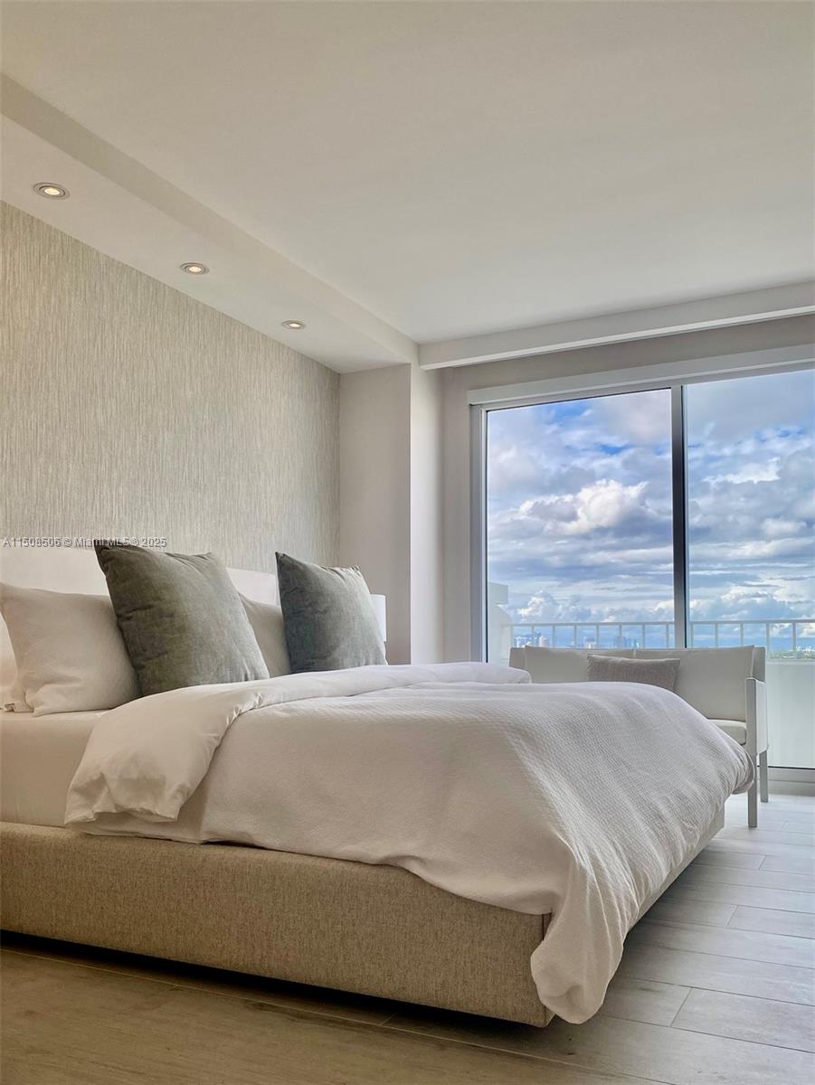 199 Ocean Lane Dr Unit: 1112