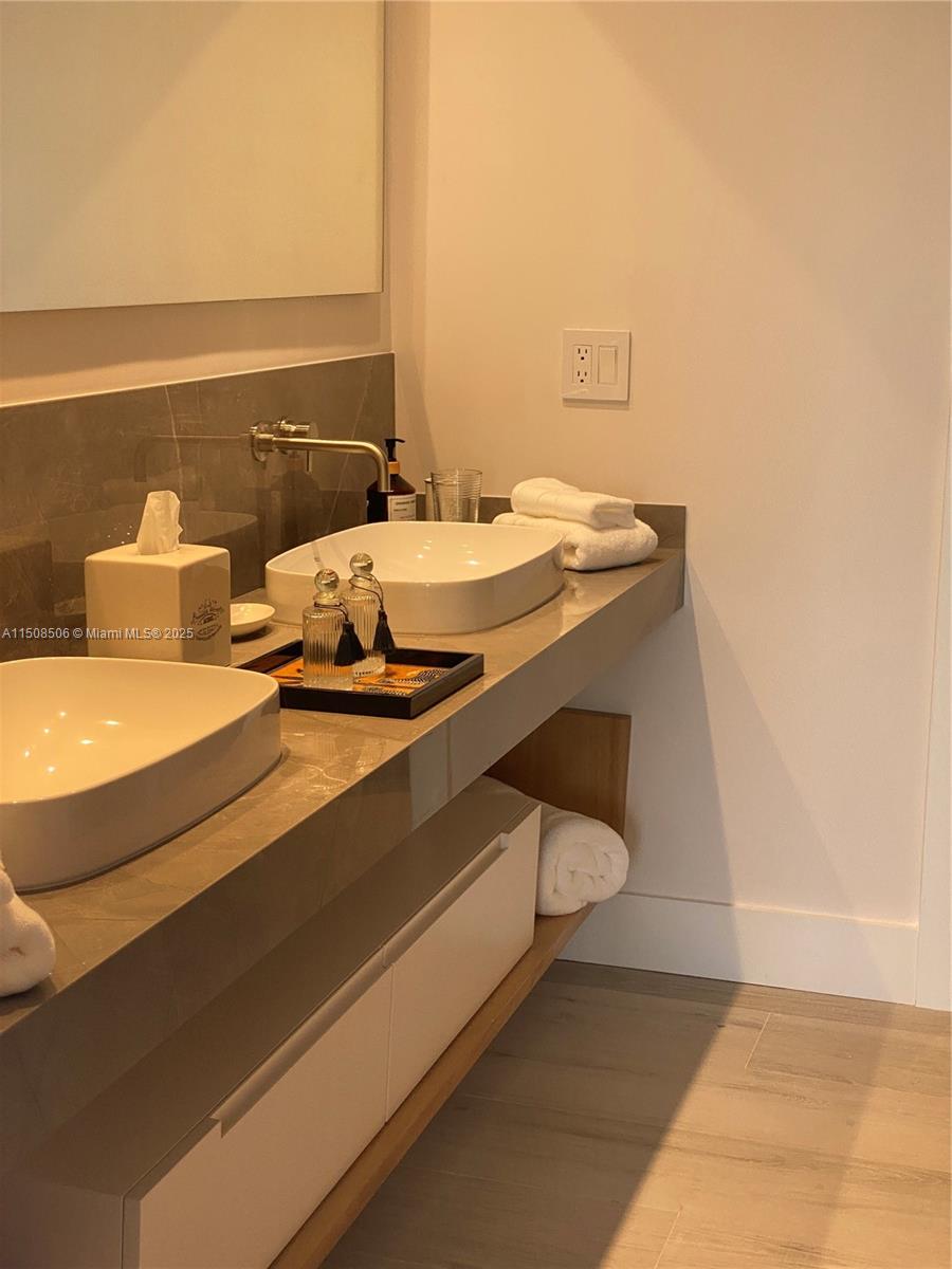 199 Ocean Lane Dr Unit: 1112