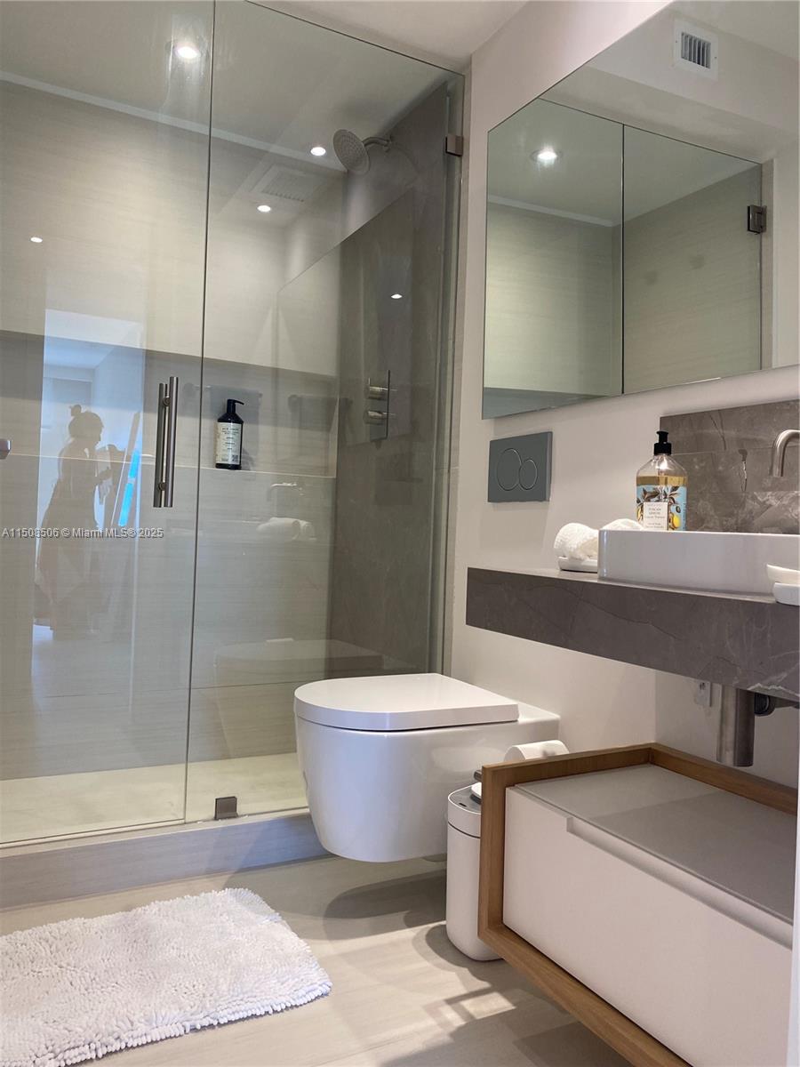 199 Ocean Lane Dr Unit: 1112
