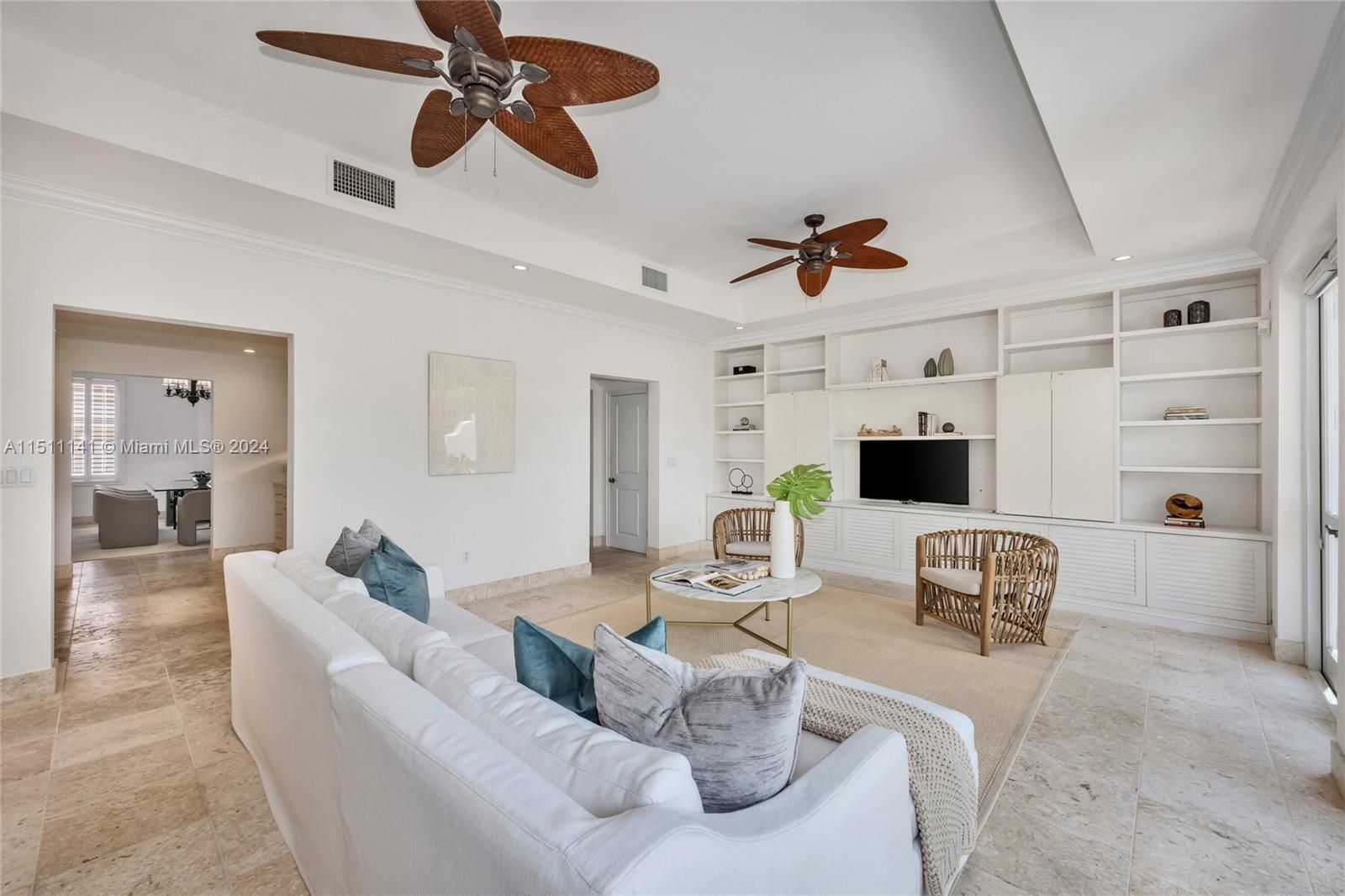 1123 Campo Sano Ave Unit: 2