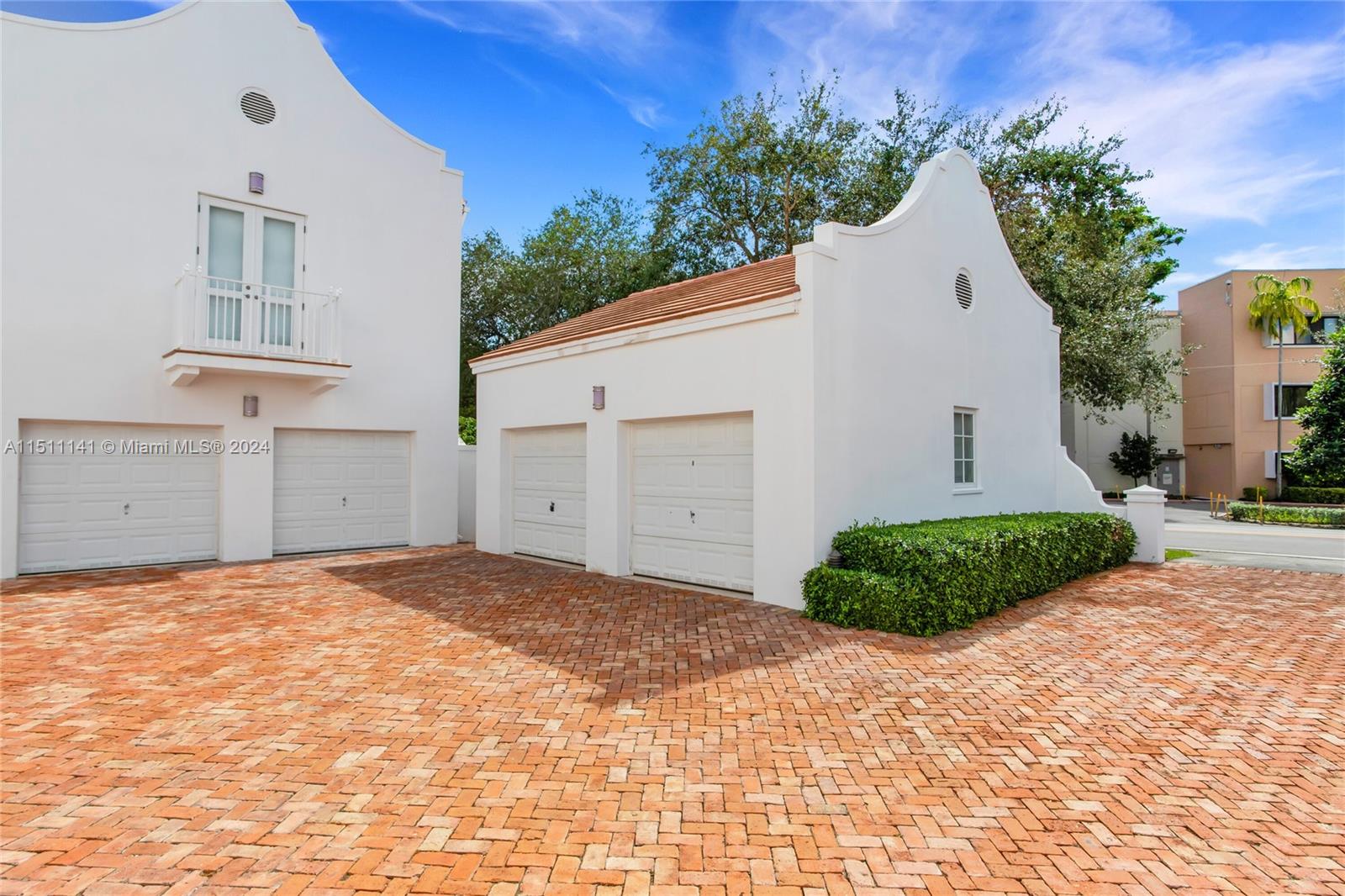 1123 Campo Sano Ave Unit: 2