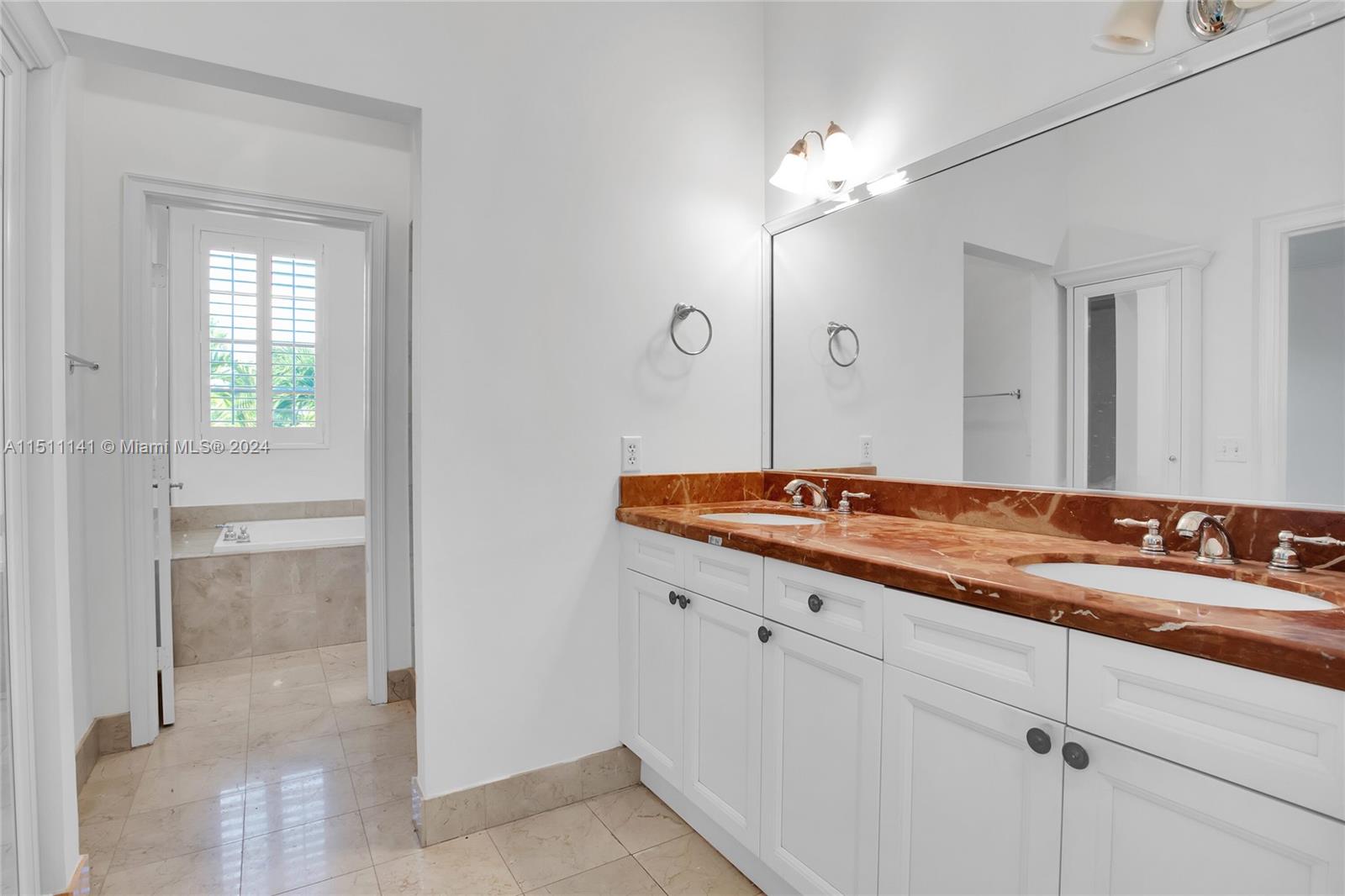 1123 Campo Sano Ave Unit: 2