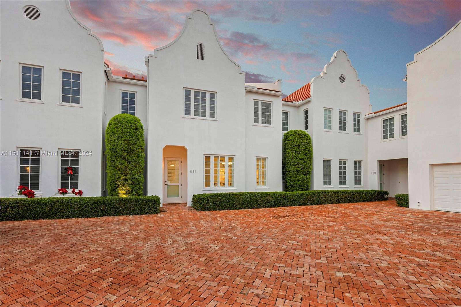 1123 Campo Sano Ave Unit: 2