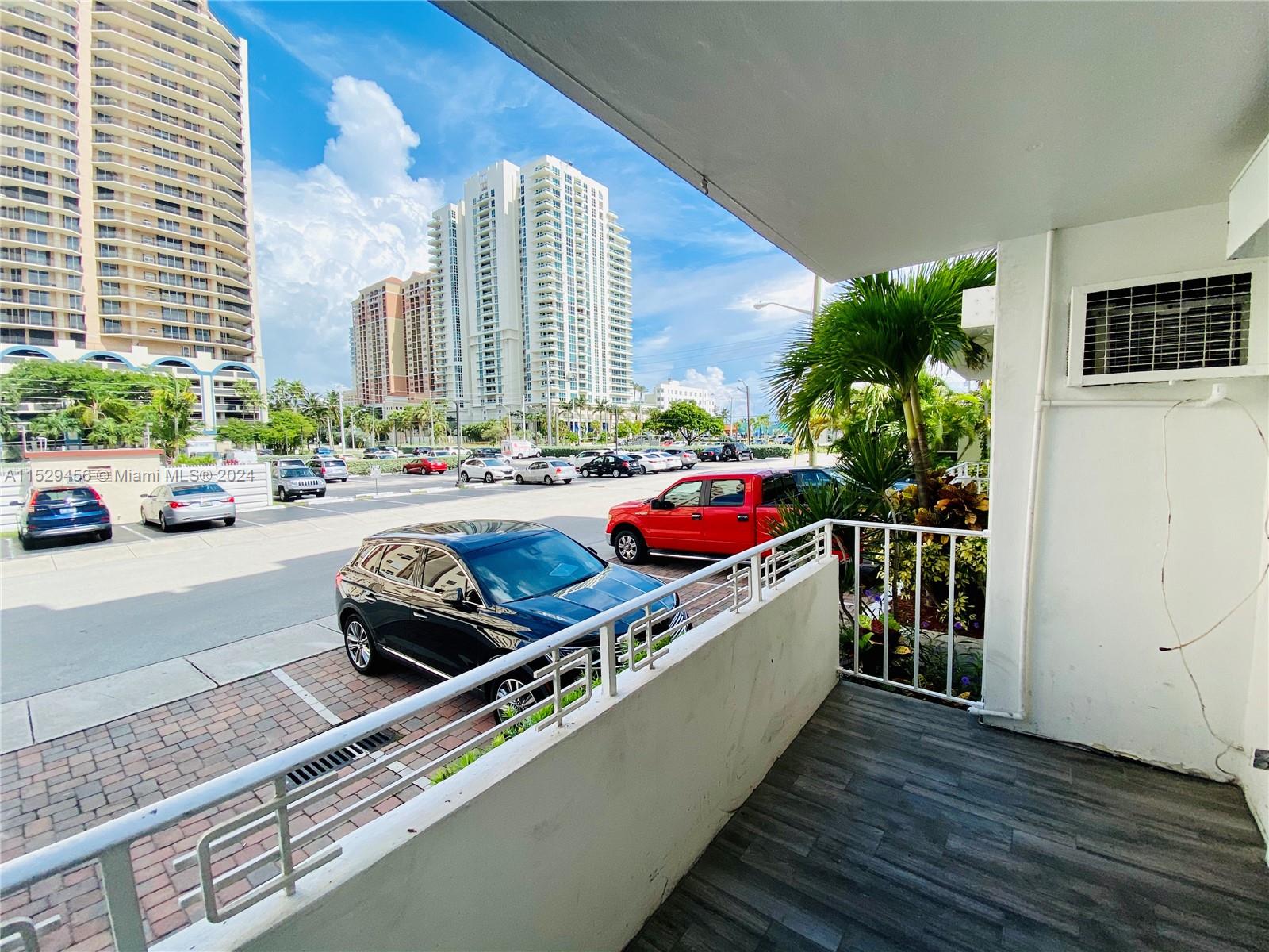2900 Banyan St Unit: 104