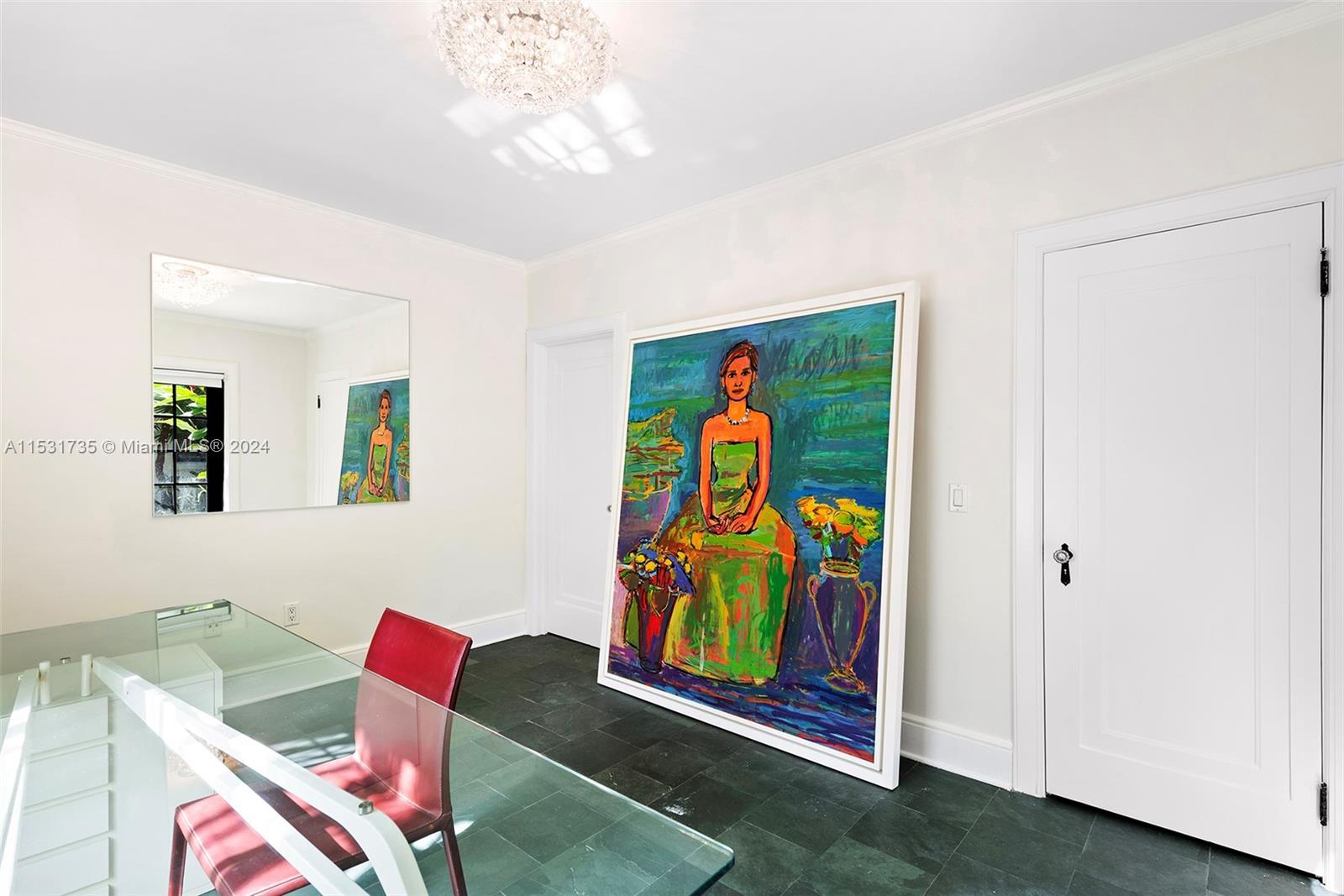 527 E Dilido Dr
