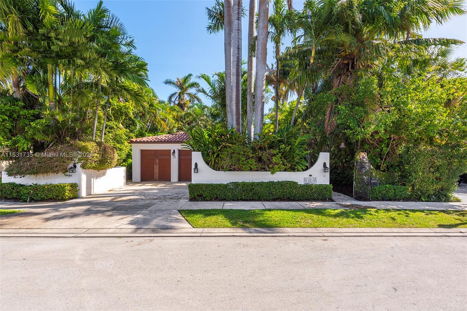 527 E Dilido Dr