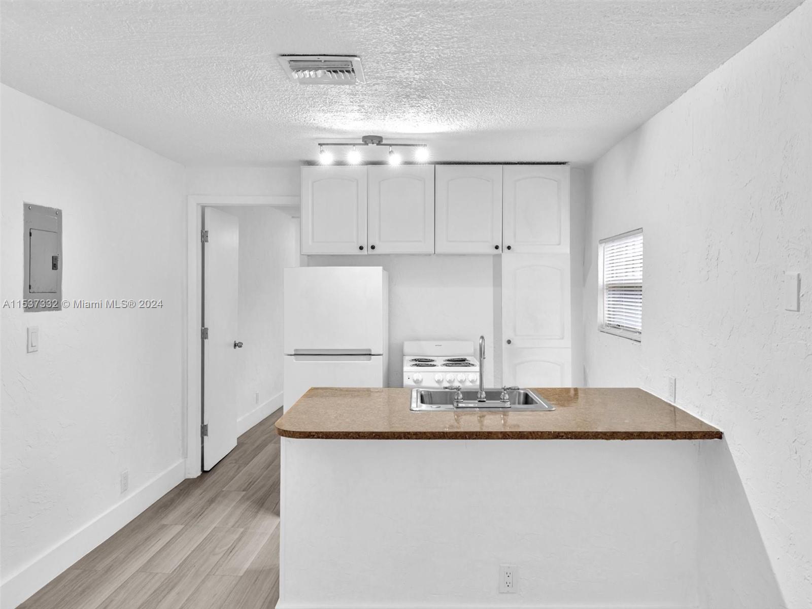 700 NW 9th Ave