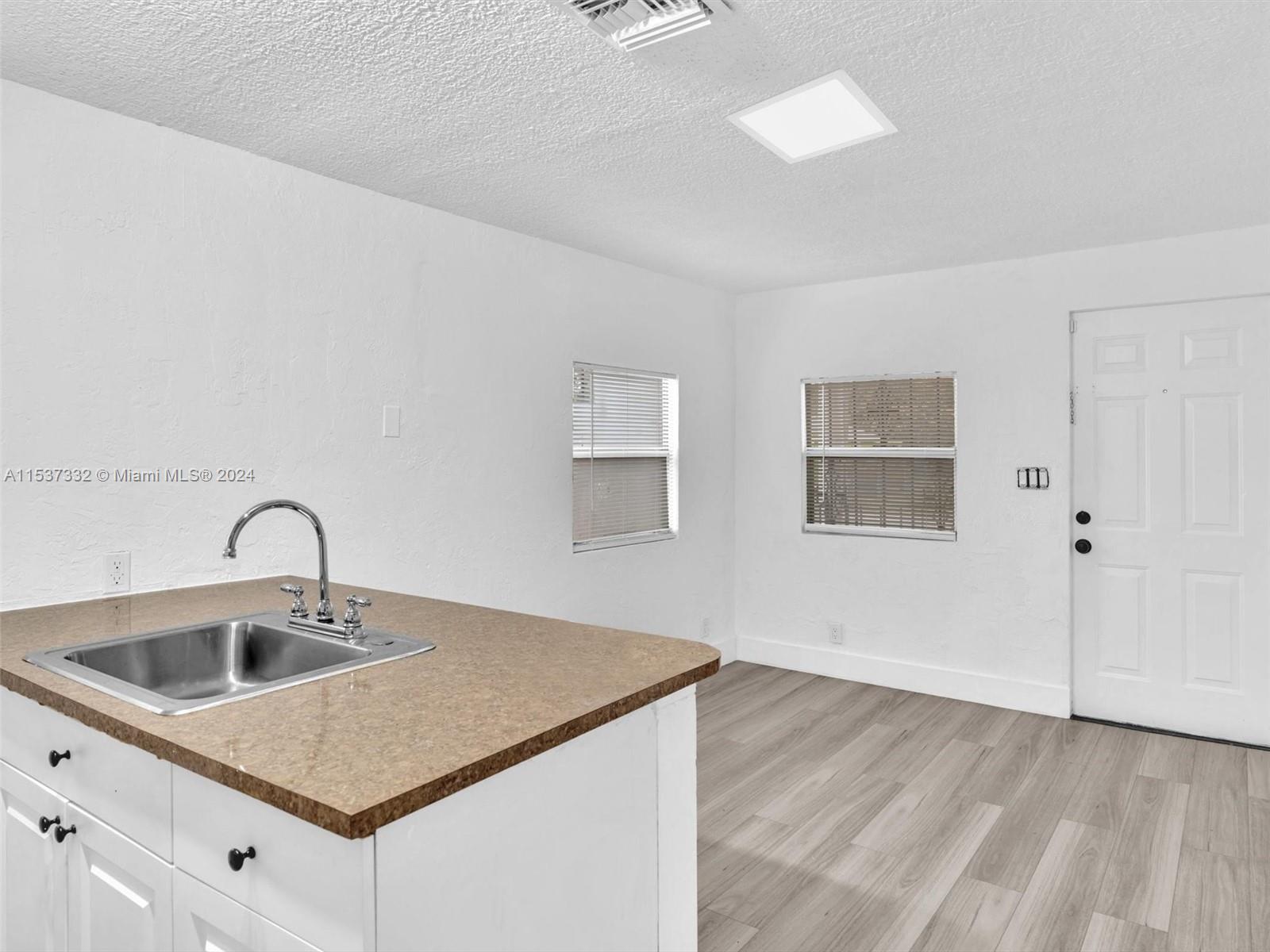 700 NW 9th Ave