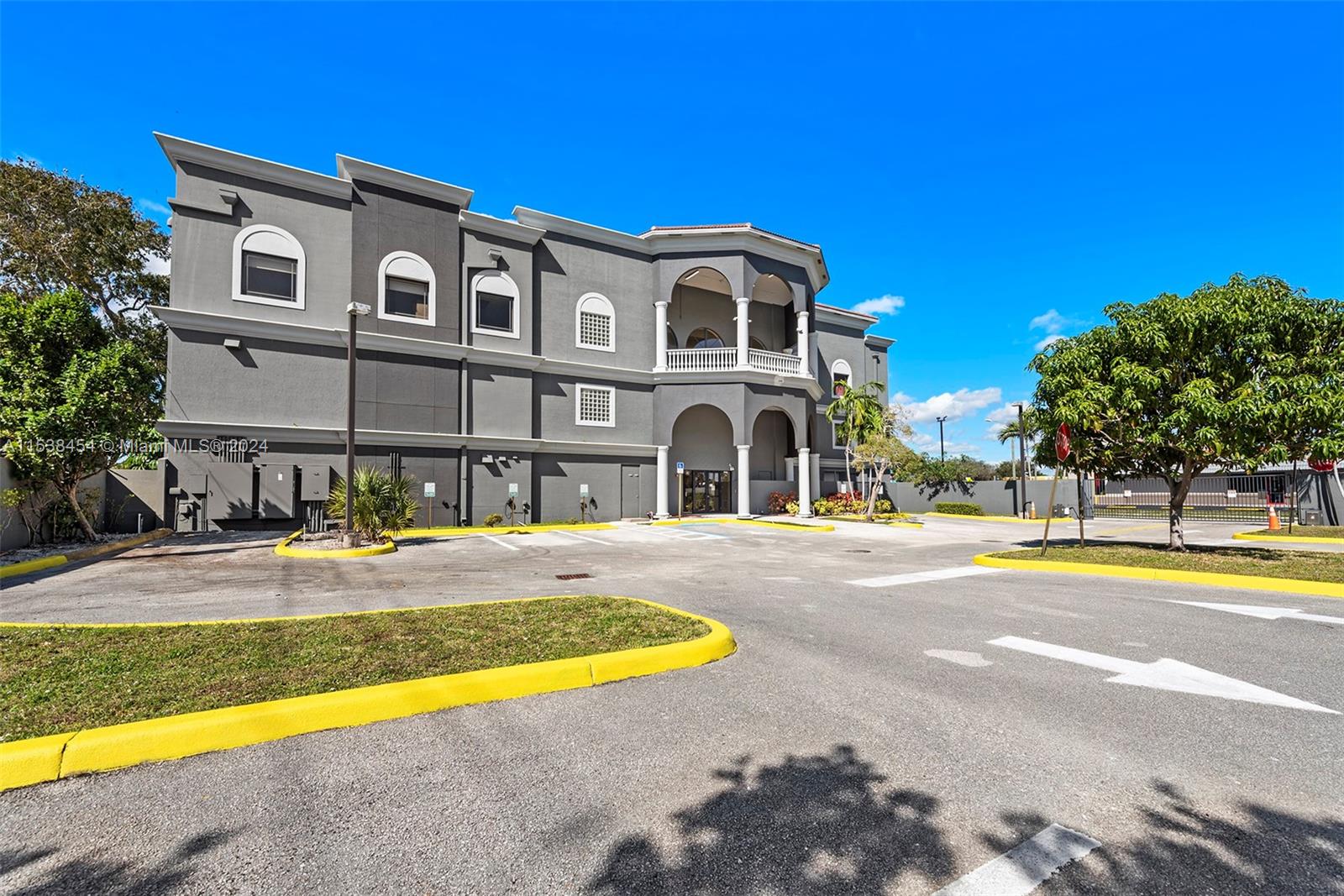 2227 N Federal Hwy