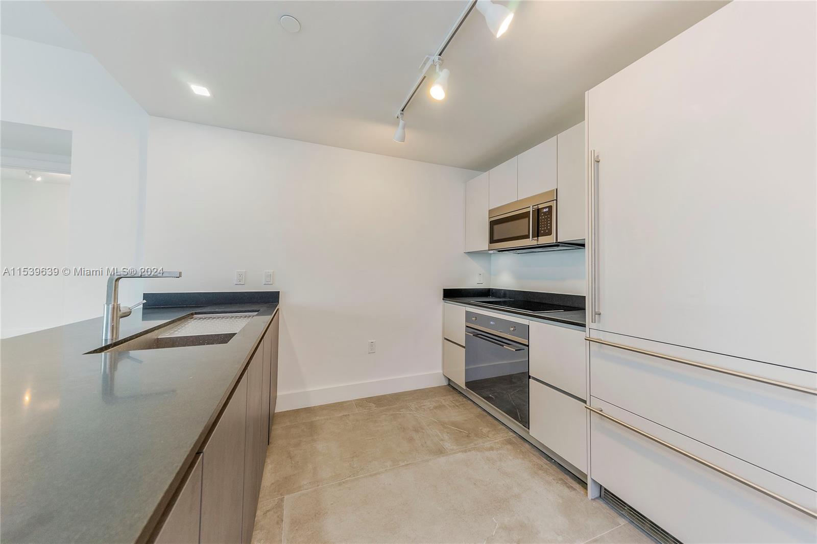 1010 BRICKELL AV # 4304