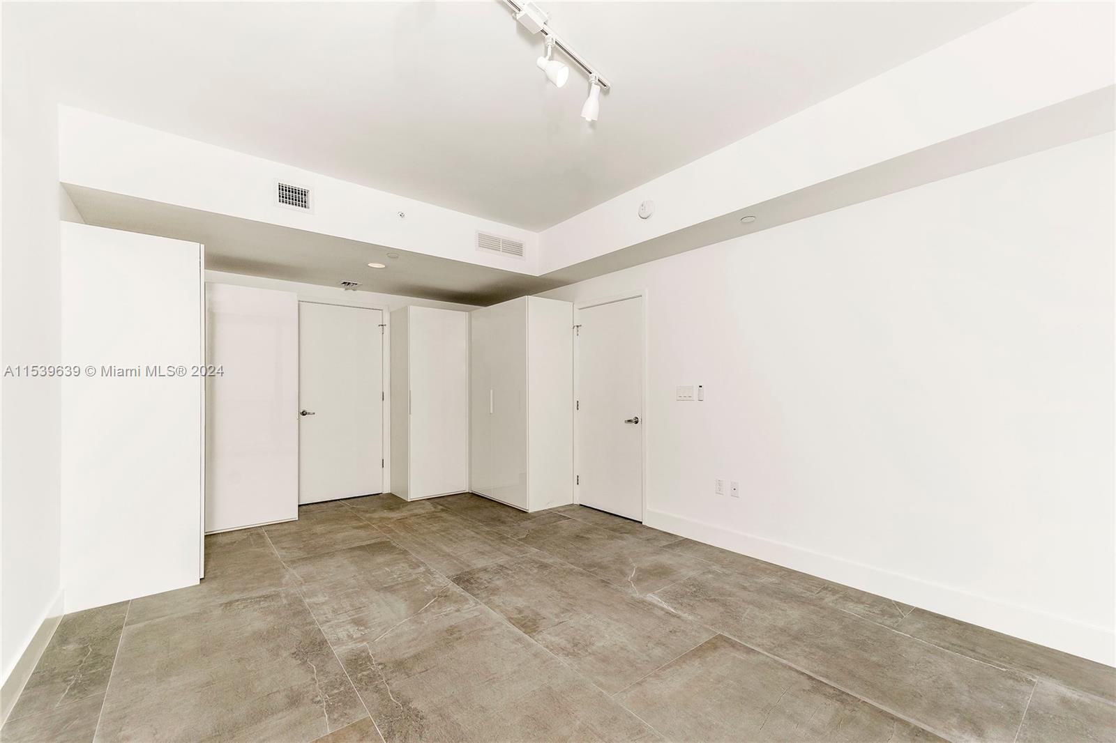 1010 BRICKELL AV # 4304