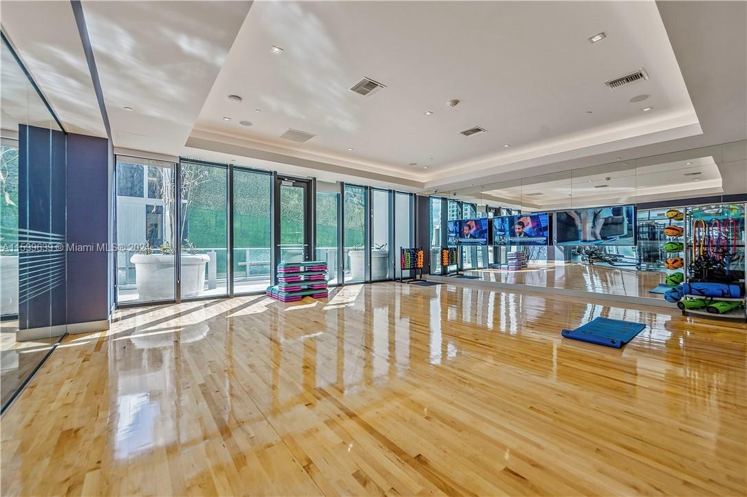 1010 BRICKELL AV # 4304