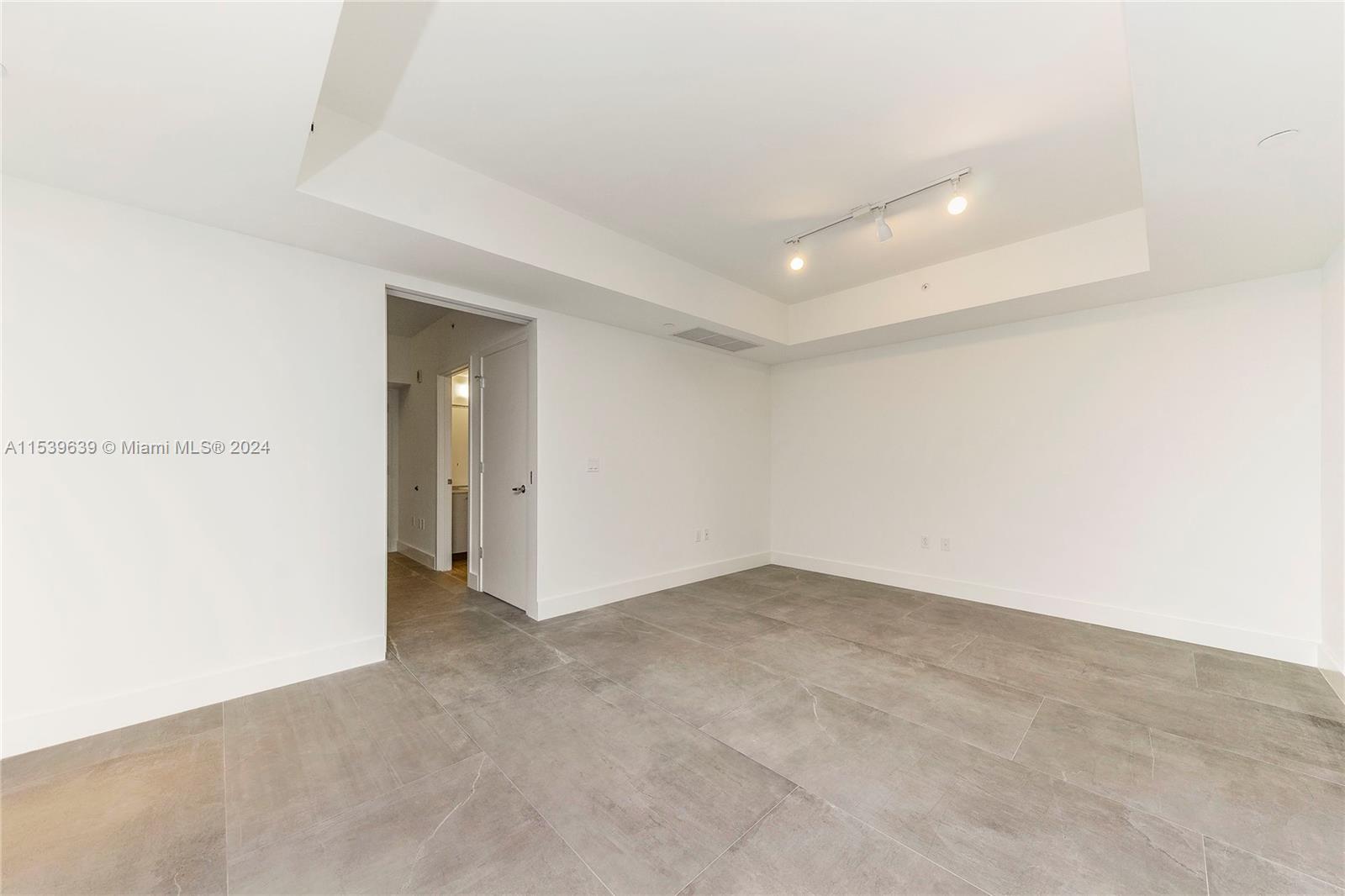 1010 BRICKELL AV # 4304
