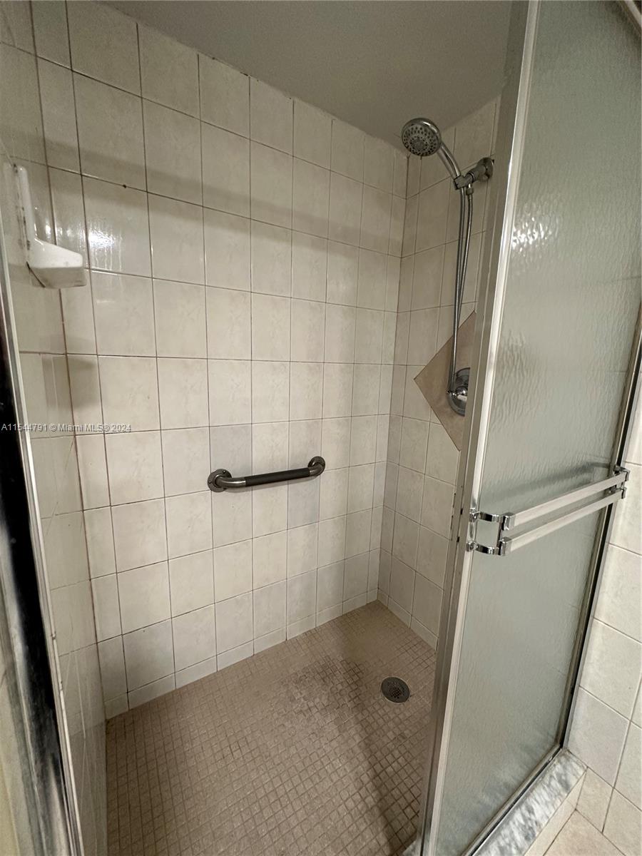 1950 W 54 St # 204