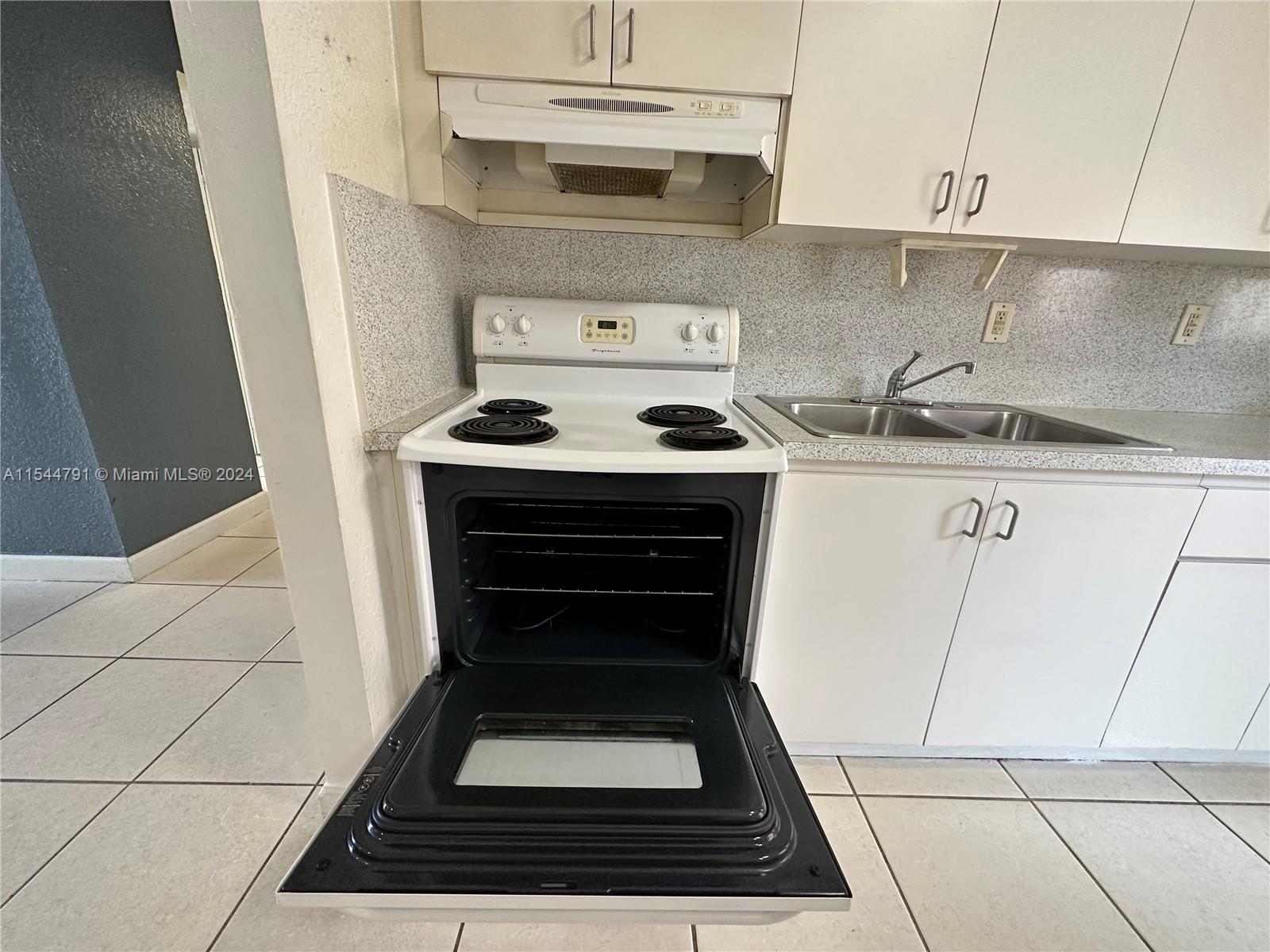 1950 W 54 St # 204