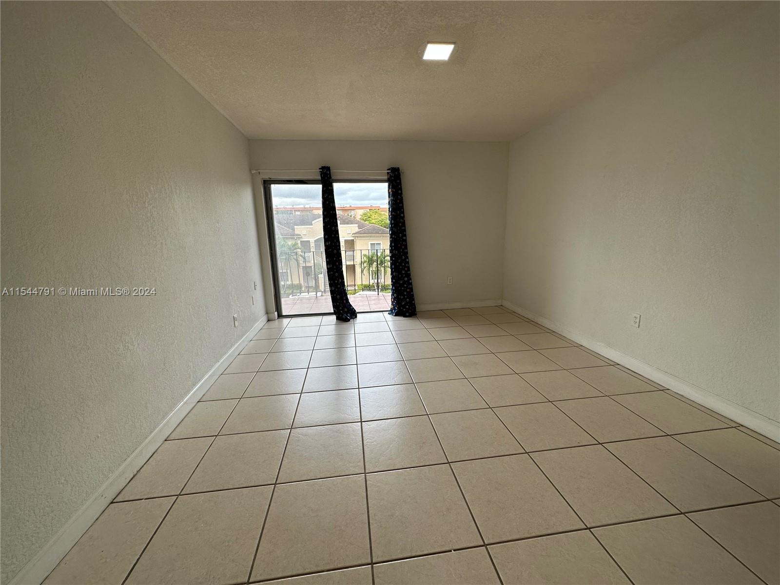 1950 W 54 St # 204