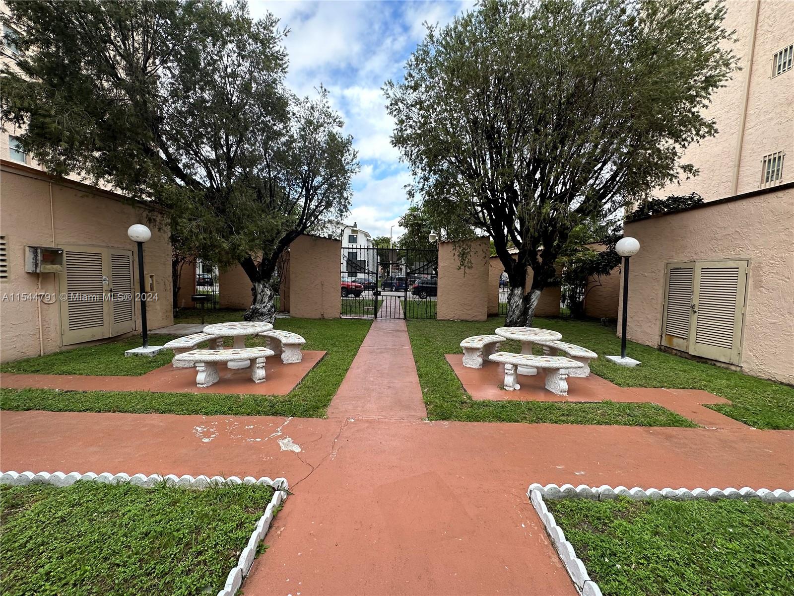 1950 W 54 St # 204