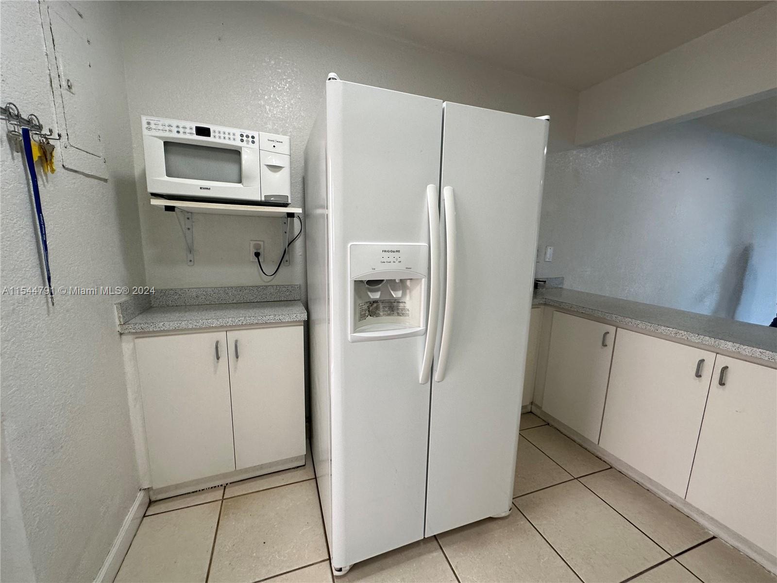 1950 W 54 St # 204