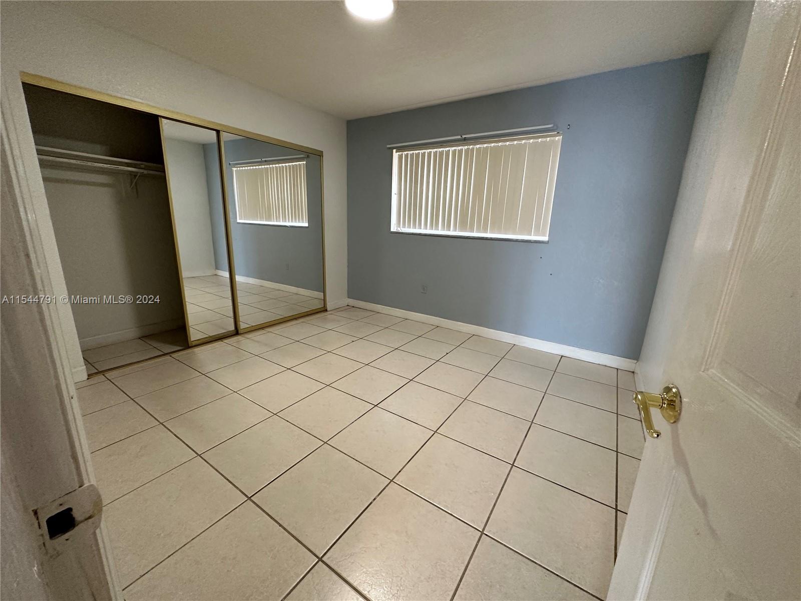1950 W 54 St # 204