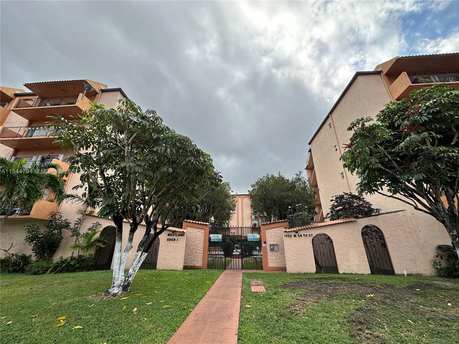 1950 W 54 St # 204