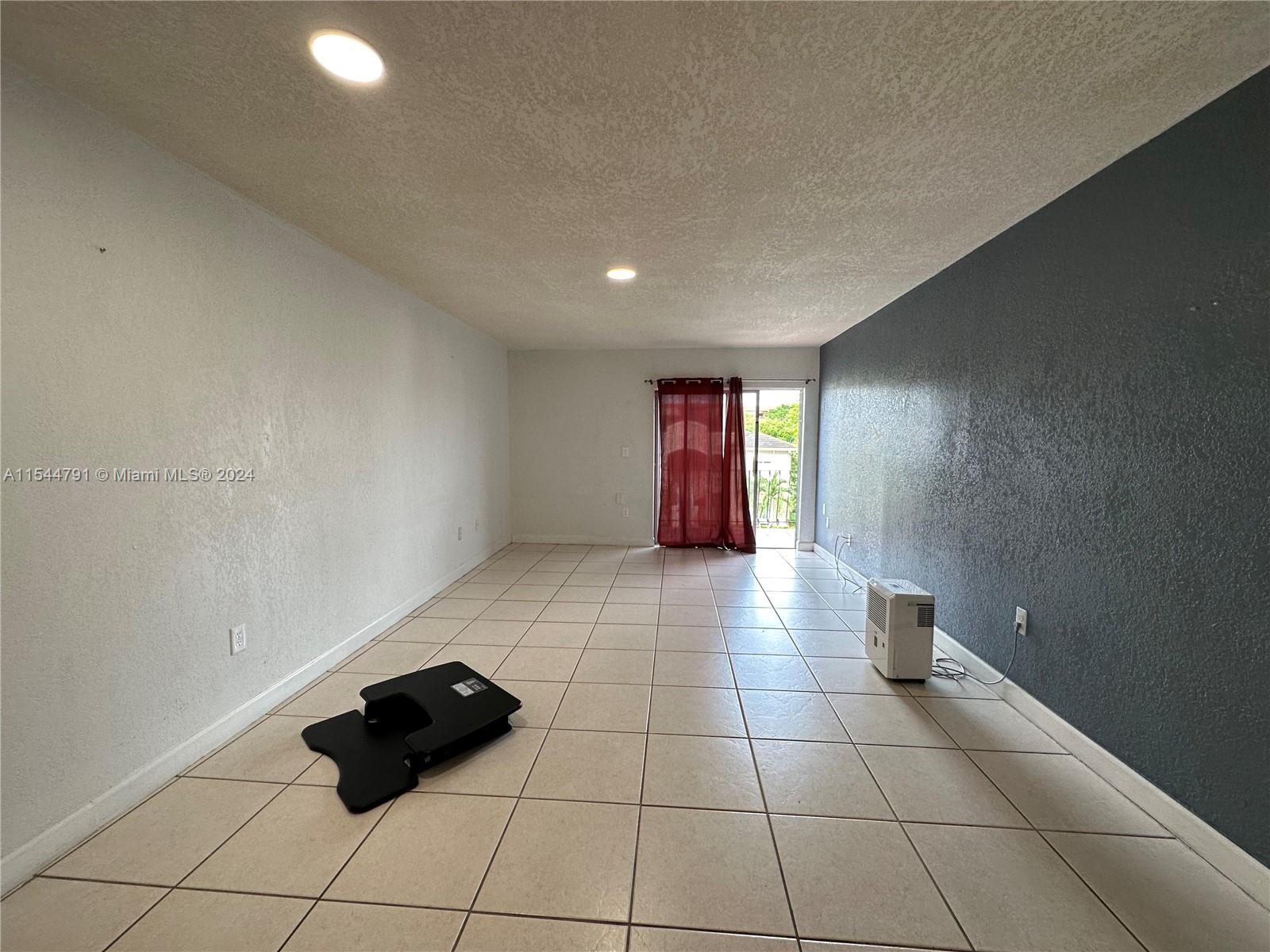 1950 W 54 St # 204