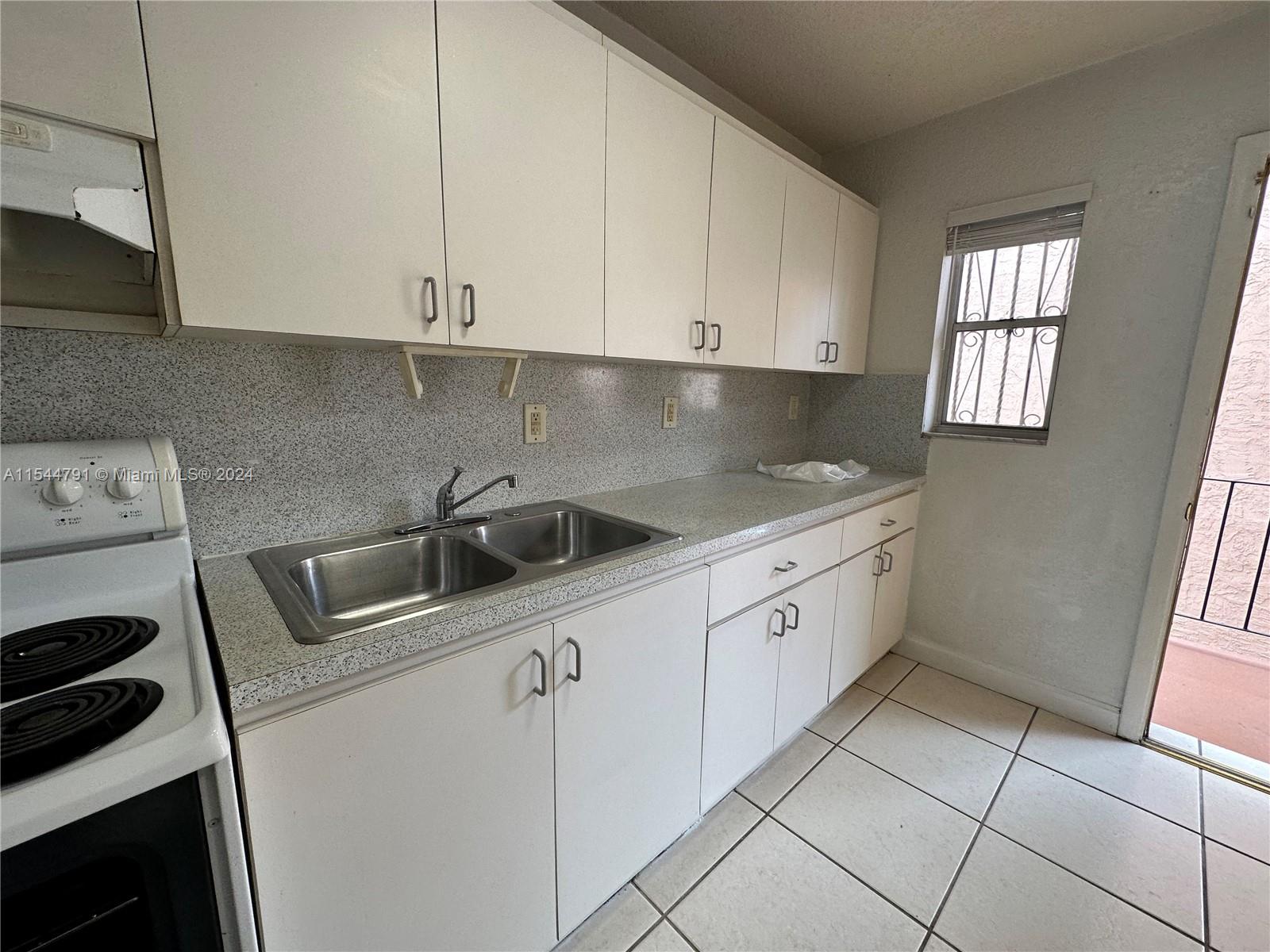 1950 W 54 St # 204