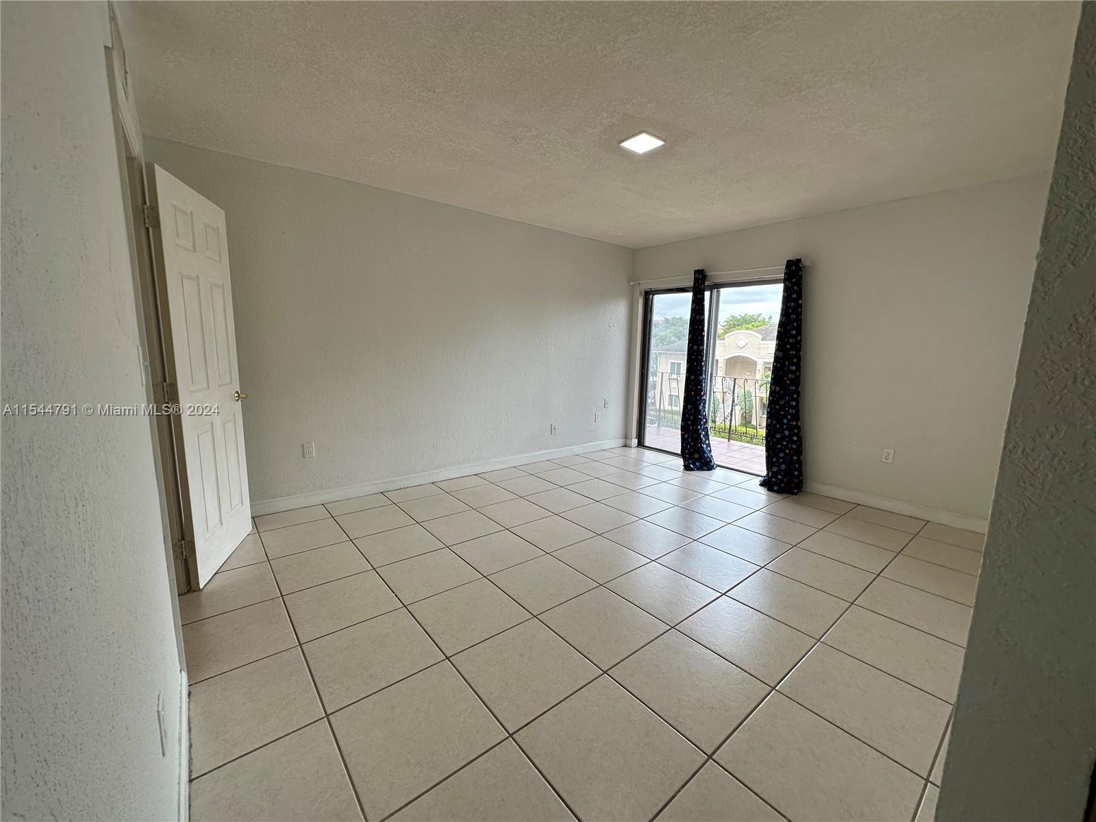 1950 W 54 St # 204