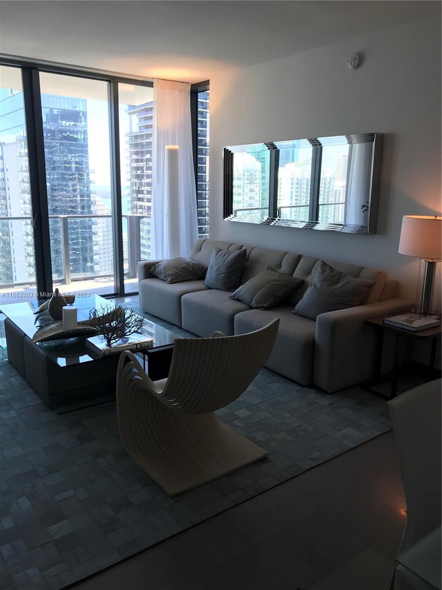 88 SE 7th St # 3509