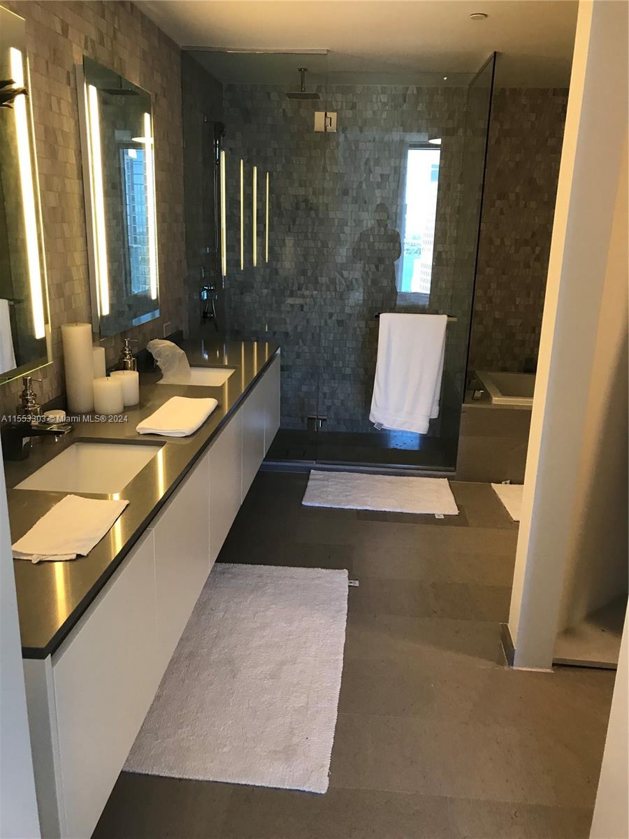 88 SE 7th St # 3509