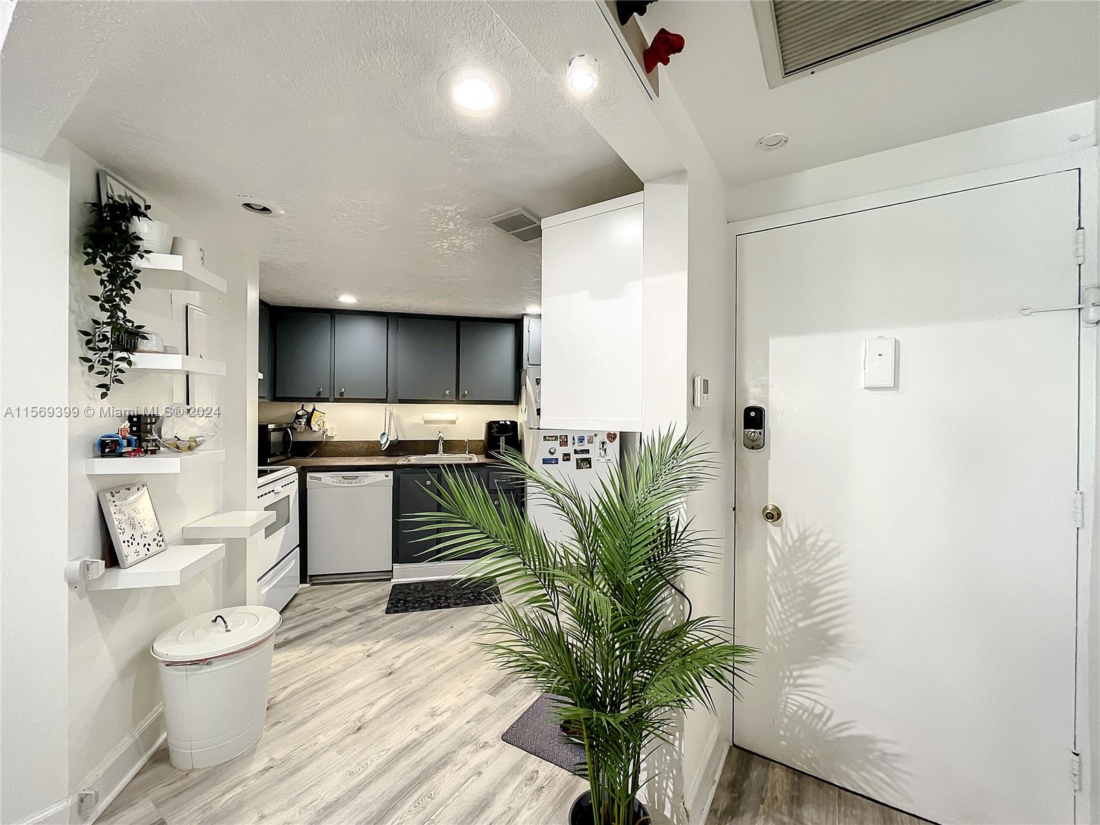 999 Brickell Bay Dr # 1010