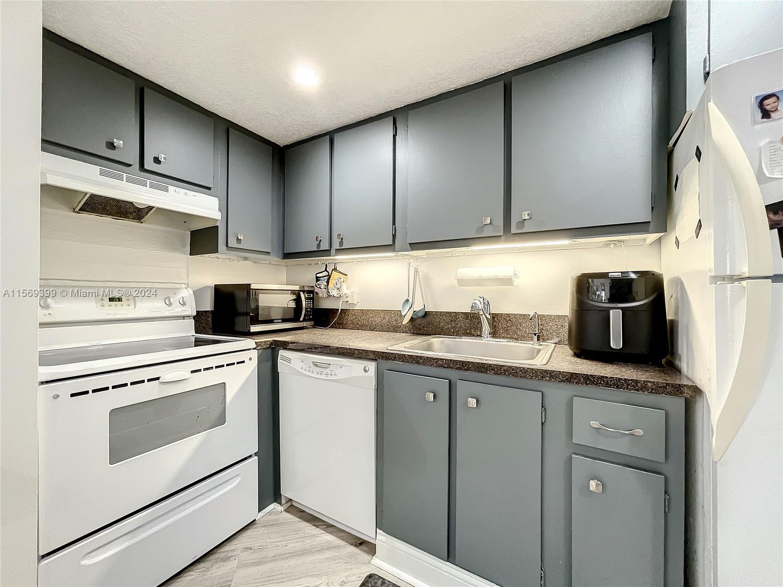 999 Brickell Bay Dr # 1010