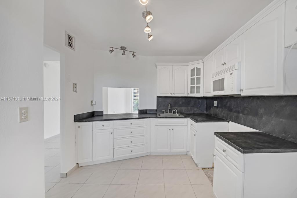 1750 NE 191st St # 2 Unit: 414-2