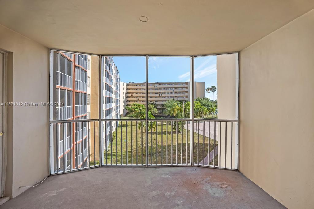 1750 NE 191st St # 2 Unit: 414-2