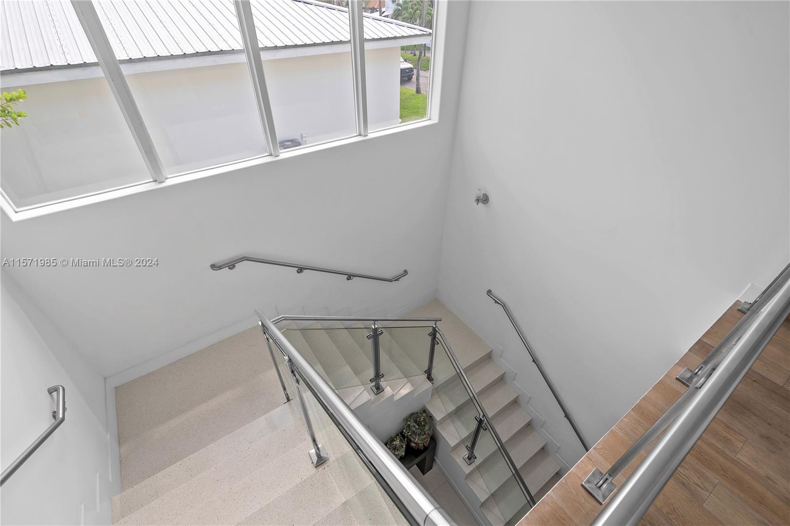 435 Hampton Ln