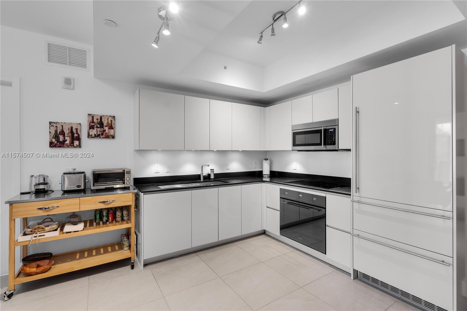 1010 Brickell Ave # 2011