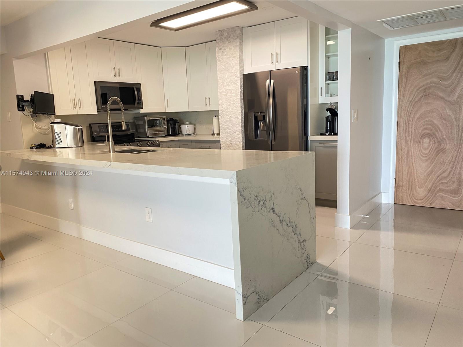 6450 Collins Ave # 1004