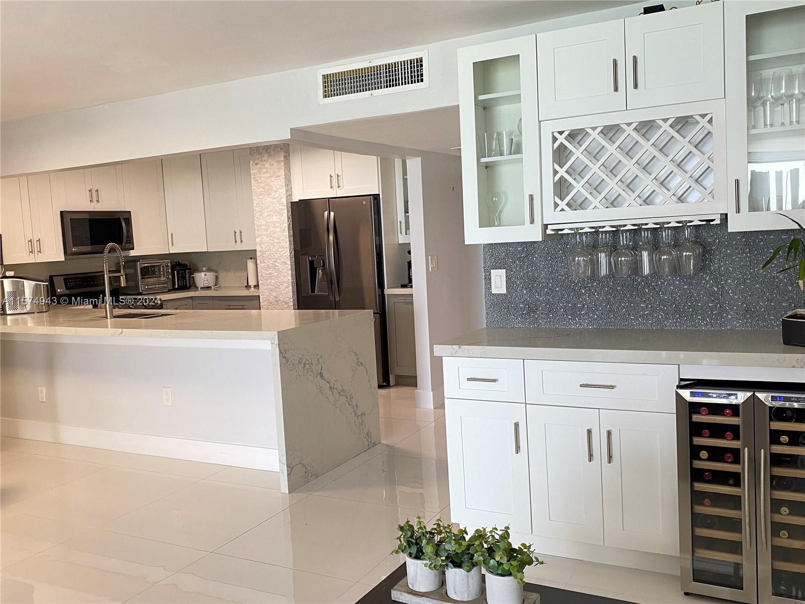 6450 Collins Ave # 1004