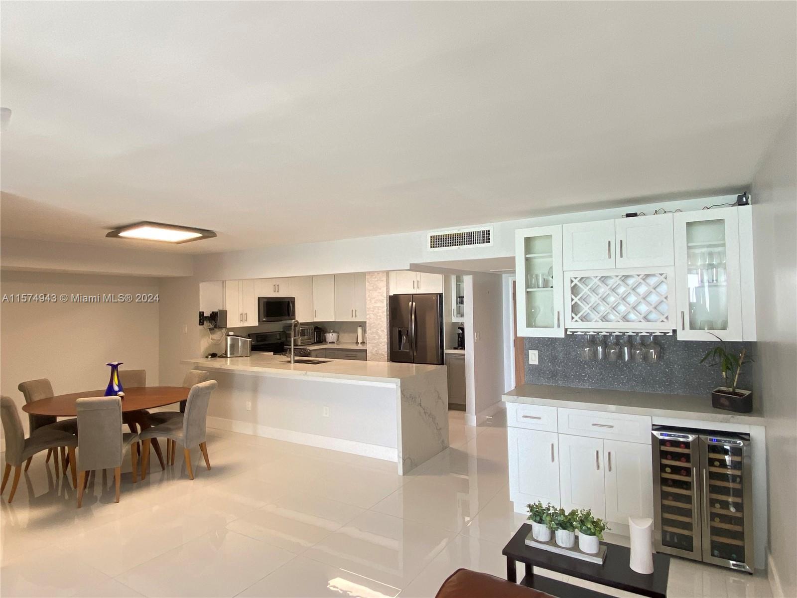 6450 Collins Ave # 1004