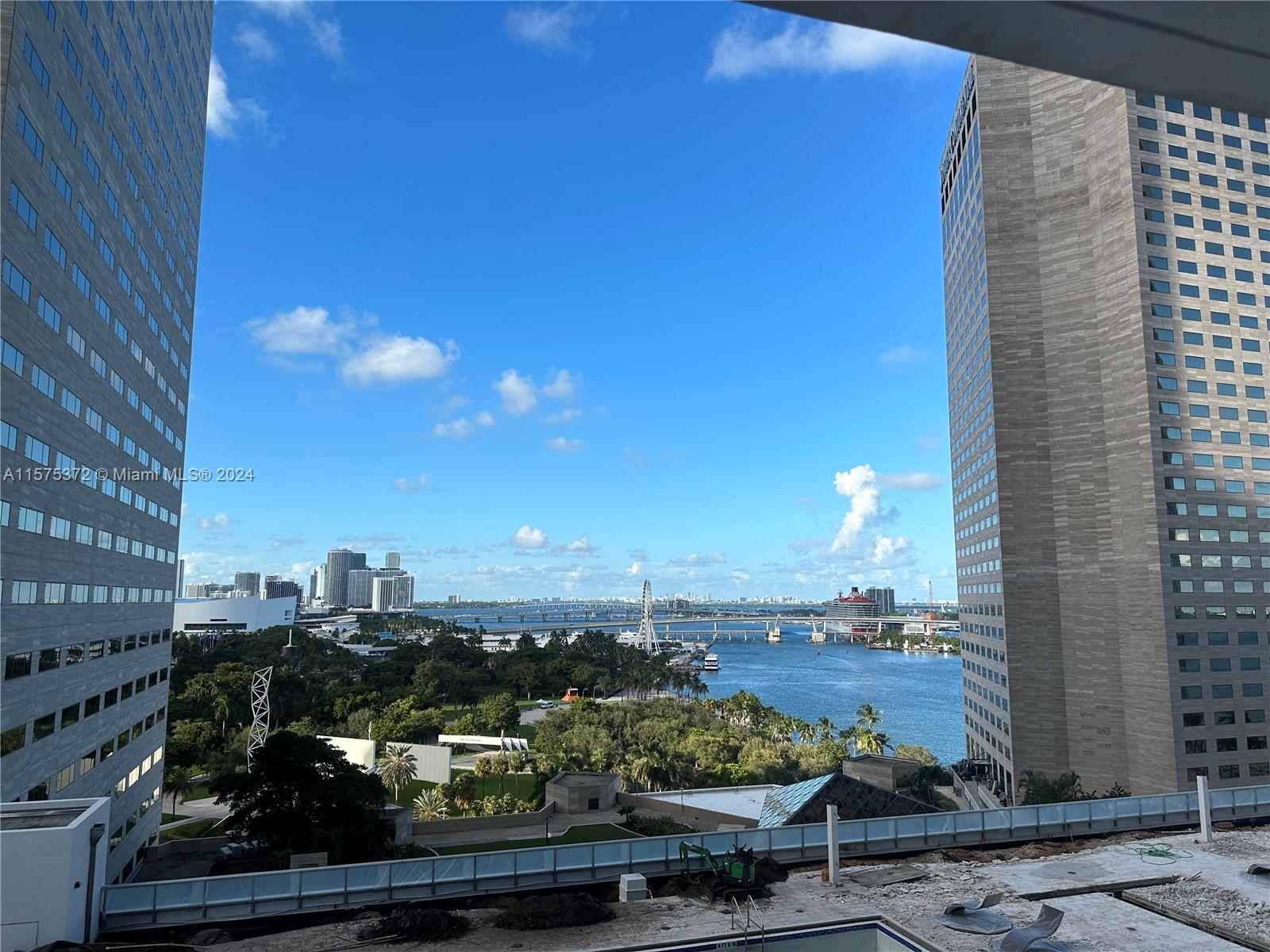 325 S BISCAYNE BL # 1516