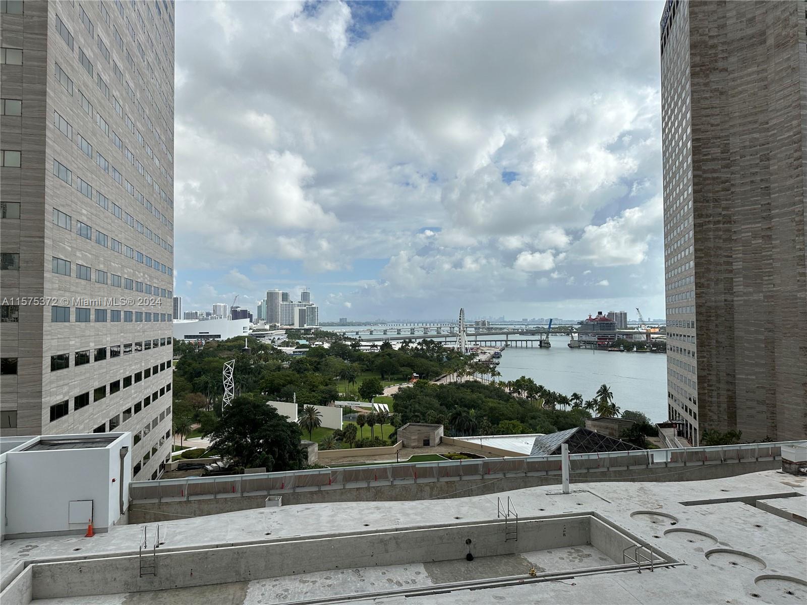 325 S BISCAYNE BL # 1516